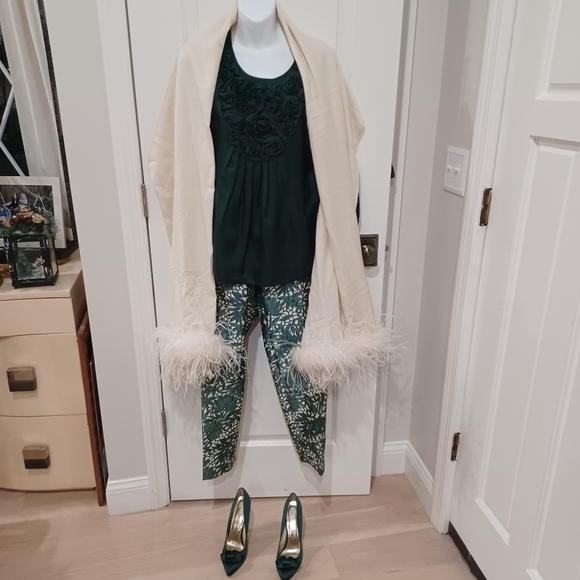 NWT Ivory Pashmina with Ostrich Feather Trim 28x82 - Picture 2 of 4